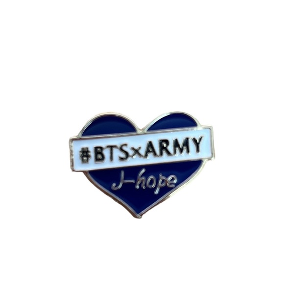 BTS x ARMY💜J HOPE Purple Heart Enamel pin /Collector item 💜 - Picture 1 of 2